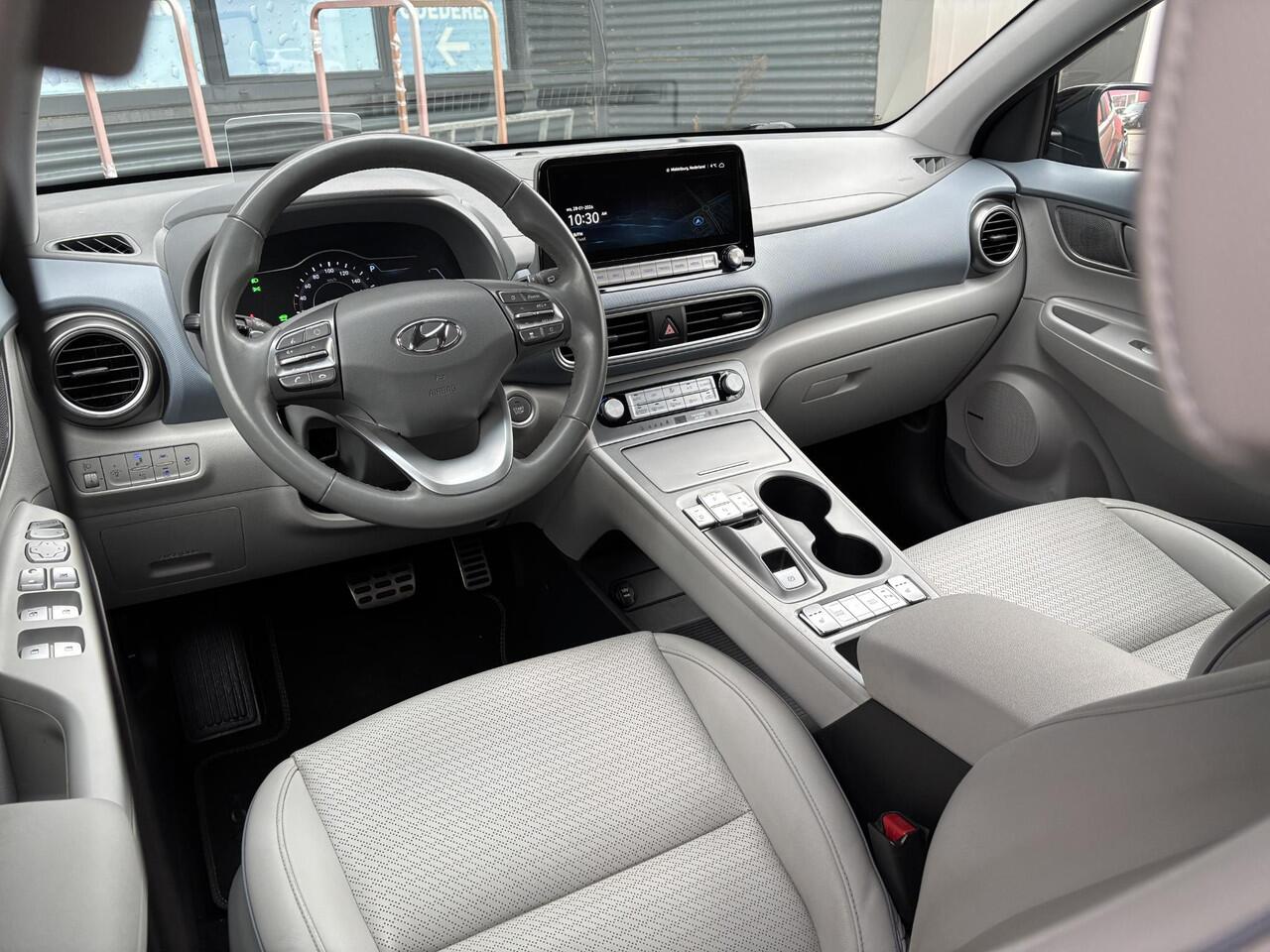 Hyundai Kona EV Premium 64 kWh SoH 96% incl. Trekhaak!