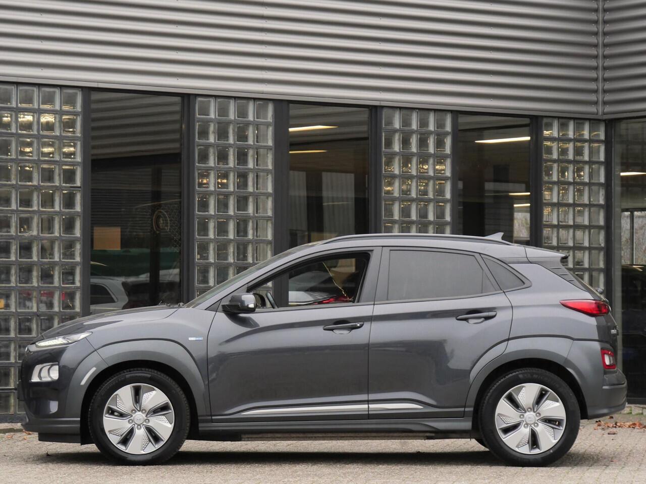 Hyundai Kona EV 64kWh FASHION/ 3-FASE/ SOH 100%/ TREKHAAK/ HEAD-UP/ BLINDSPOT/ KEYLESS