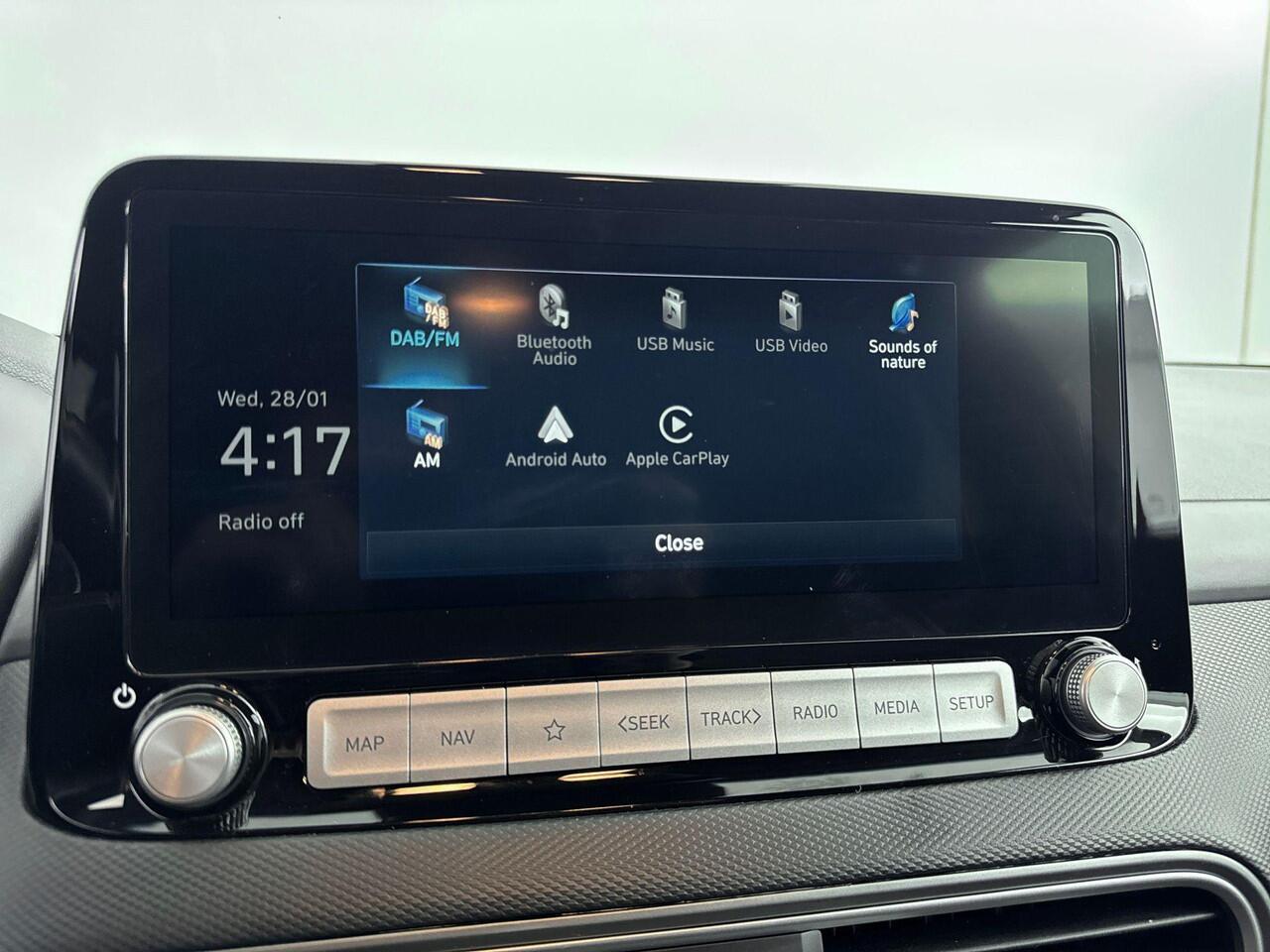 Hyundai Kona EV Fashion 64 kWh | Head Up Display | Navigatie | Adaptive Cruise | Dodehoek Detectie | soh 96,6% |