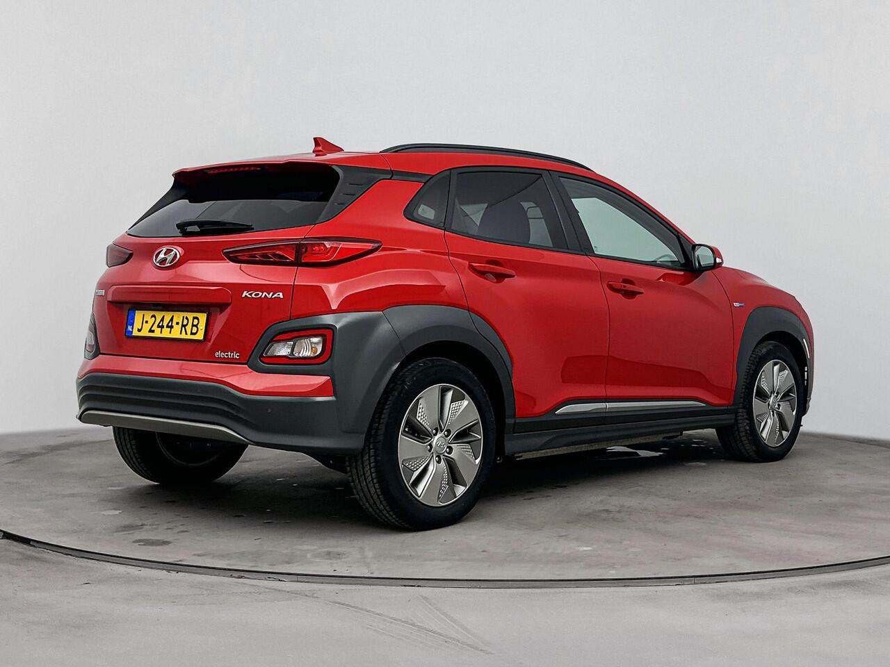 Hyundai Kona EV Fashion 64 kWh | Head Up Display | Navigatie | Adaptive Cruise | Dodehoek Detectie | soh 96,6% |