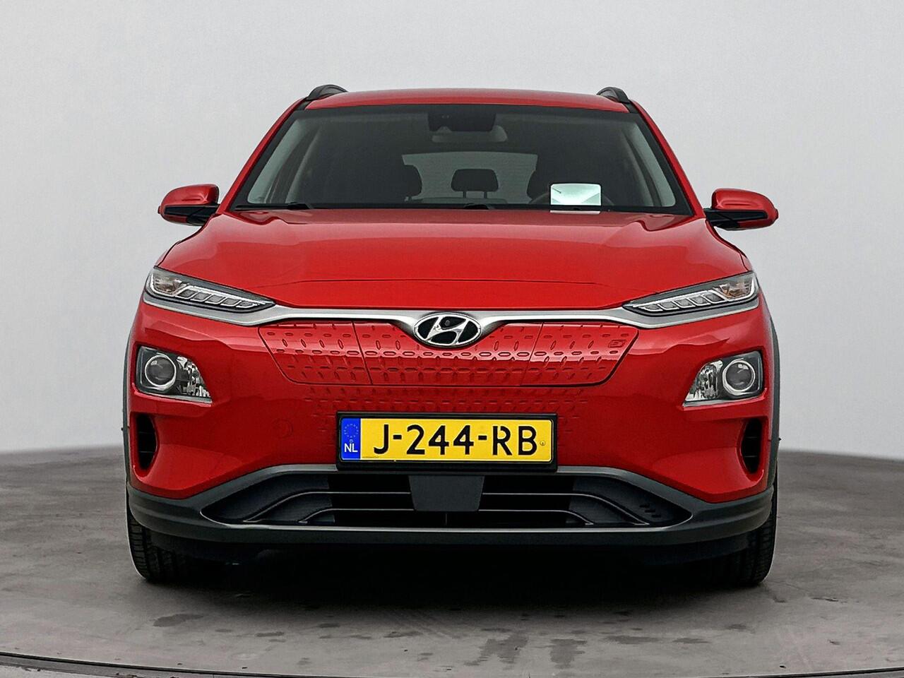 Hyundai Kona EV Fashion 64 kWh | Head Up Display | Navigatie | Adaptive Cruise | Dodehoek Detectie | soh 96,6% |