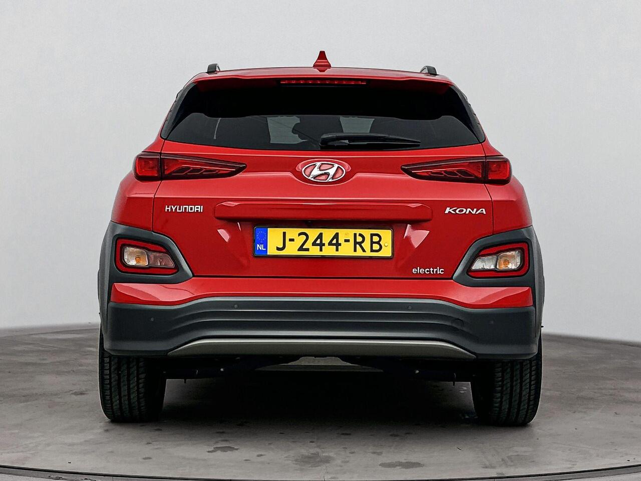 Hyundai Kona EV Fashion 64 kWh | Head Up Display | Navigatie | Adaptive Cruise | Dodehoek Detectie | soh 96,6% |