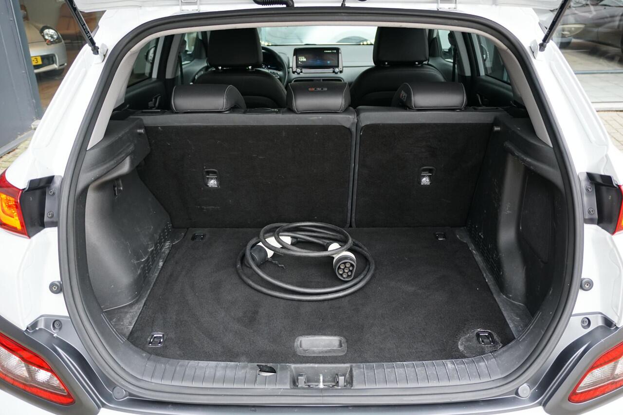 Hyundai Kona EV Premium 64 kWh + LEDER / DODEHOEK / STUURWIEL VERWARMING