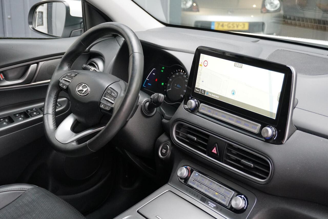 Hyundai Kona EV Premium 64 kWh + LEDER / DODEHOEK / STUURWIEL VERWARMING
