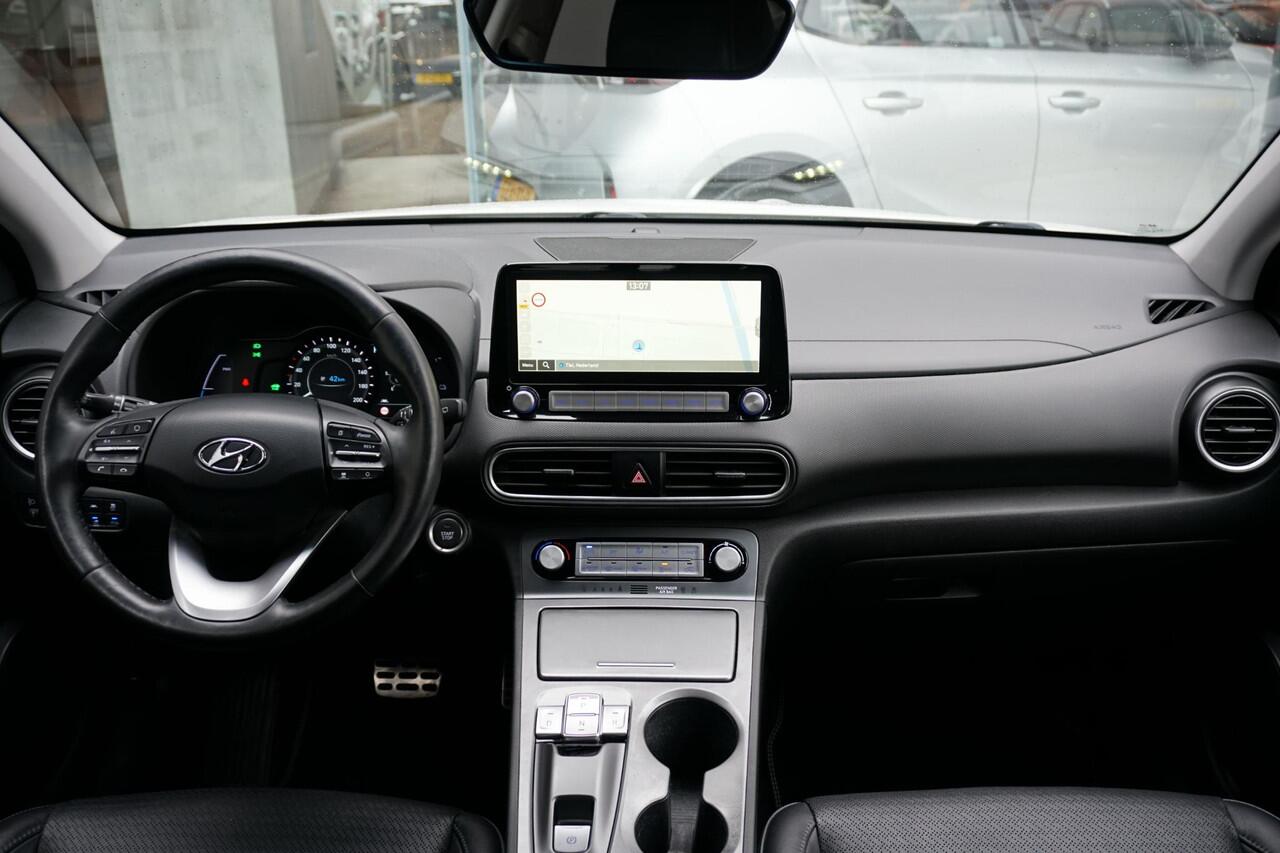Hyundai Kona EV Premium 64 kWh + LEDER / DODEHOEK / STUURWIEL VERWARMING