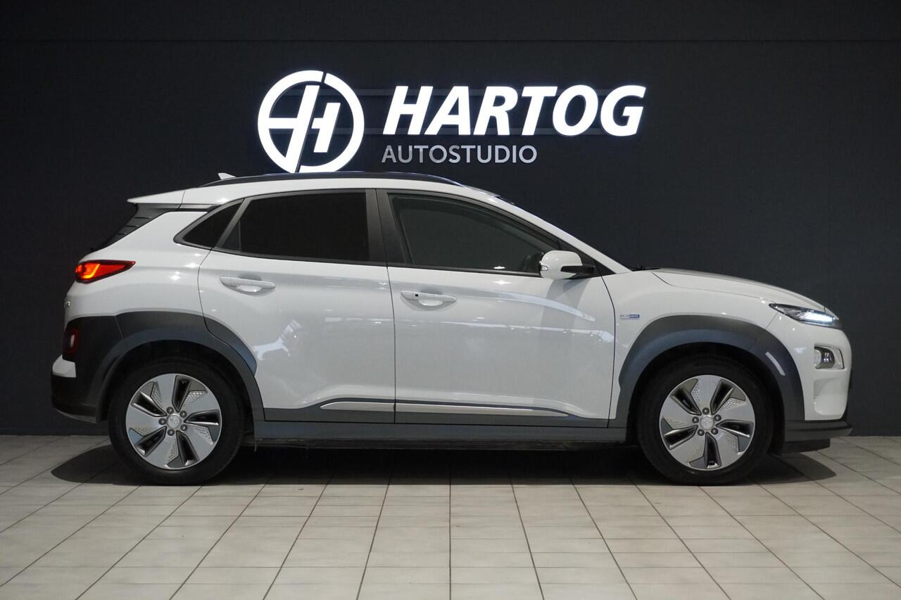 Hyundai Kona EV Premium 64 kWh + LEDER / DODEHOEK / STUURWIEL VERWARMING
