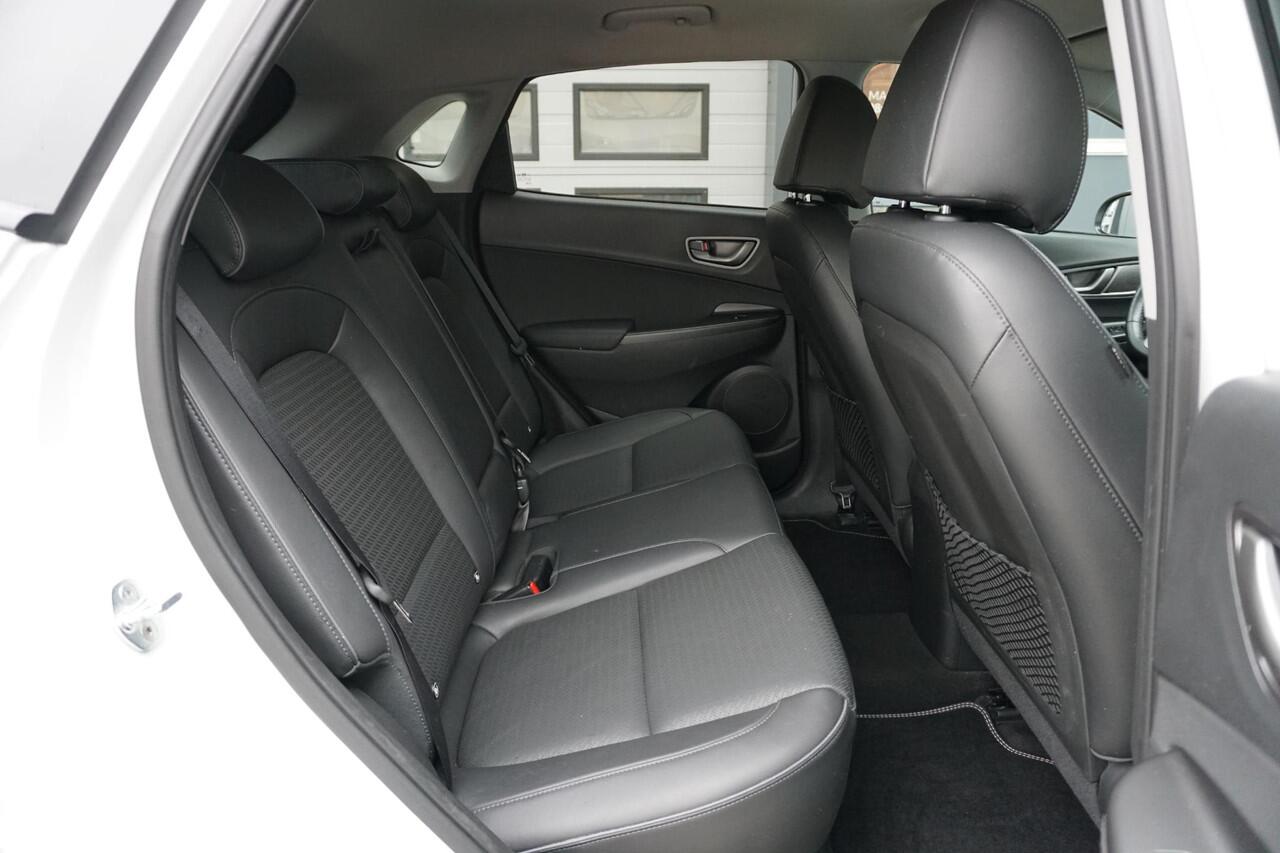 Hyundai Kona EV Premium 64 kWh + LEDER / DODEHOEK / STUURWIEL VERWARMING