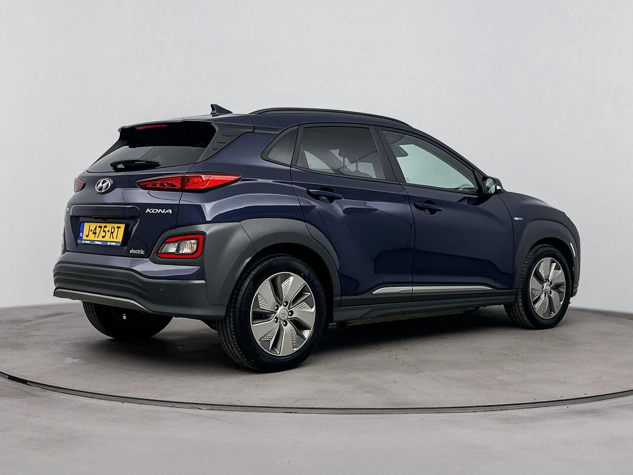 Hyundai Kona EV Premium 64 kWh | Soh 96,5 % | Navigatie, Apple car play Android auto| stoel verwarming en koeling |