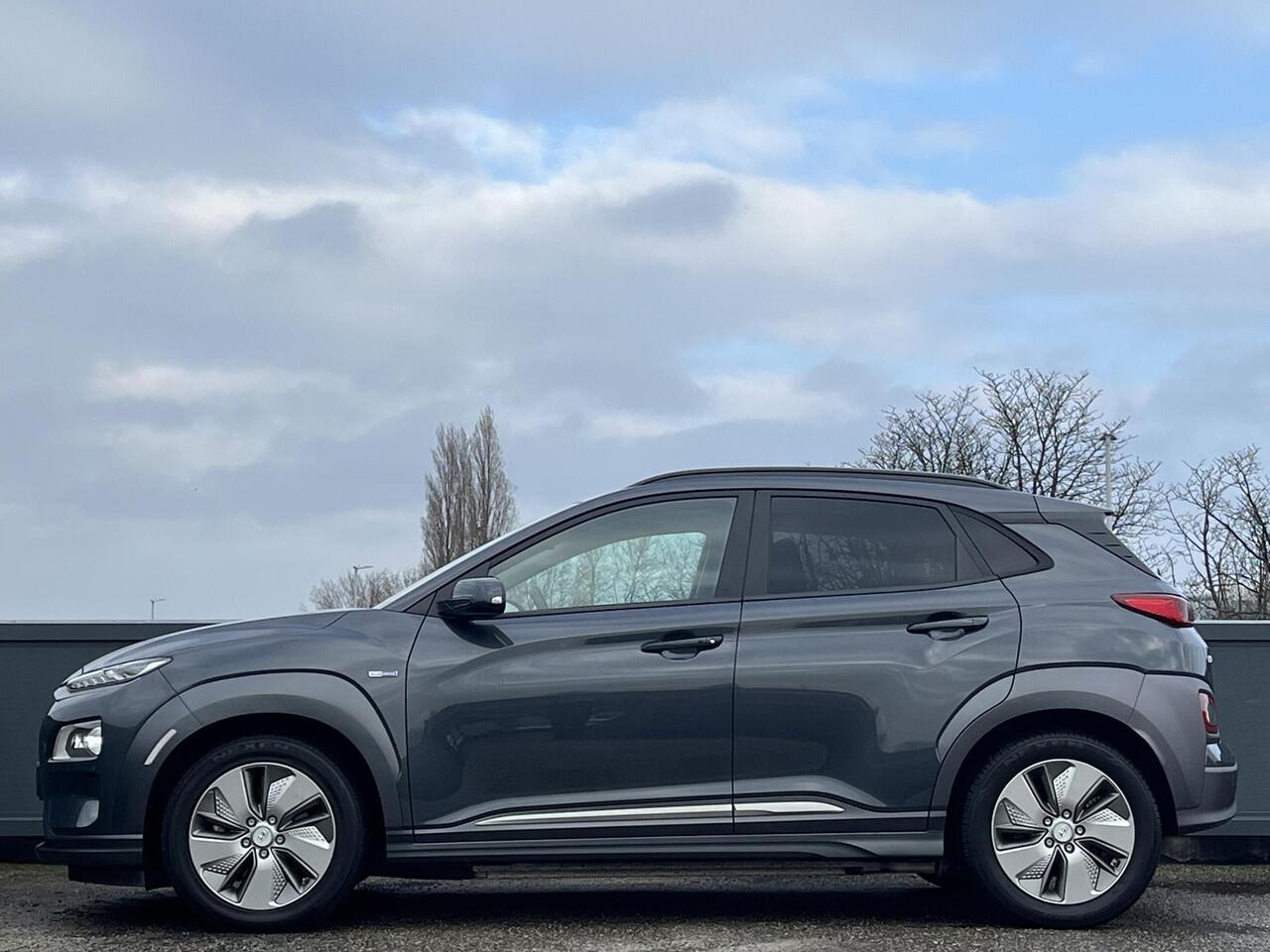 Hyundai Kona EV Premium 64kWh 204pk | SCHUIF/KANTELDAK | LEDER | HEAD UP DISPLAY | ADAPTIEVE CRUISE | NAVI | APPLE CARPLAY / ANDROID AUTO |