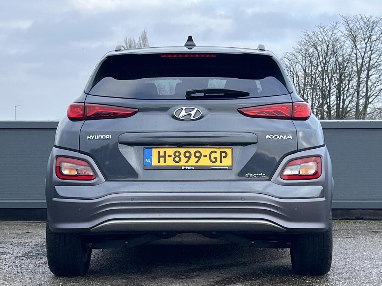 Hyundai Kona EV Premium 64kWh 204pk | SCHUIF/KANTELDAK | LEDER | HEAD UP DISPLAY | ADAPTIEVE CRUISE | NAVI | APPLE CARPLAY / ANDROID AUTO |