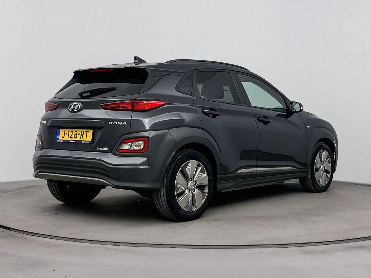 Hyundai Kona EV Fashion 64 kWh | Head Up Display | SOH 95.5% | Half Leder | Dode Hoek Detectie | Stoelverwarming & Verkoeling | Lane Assist |