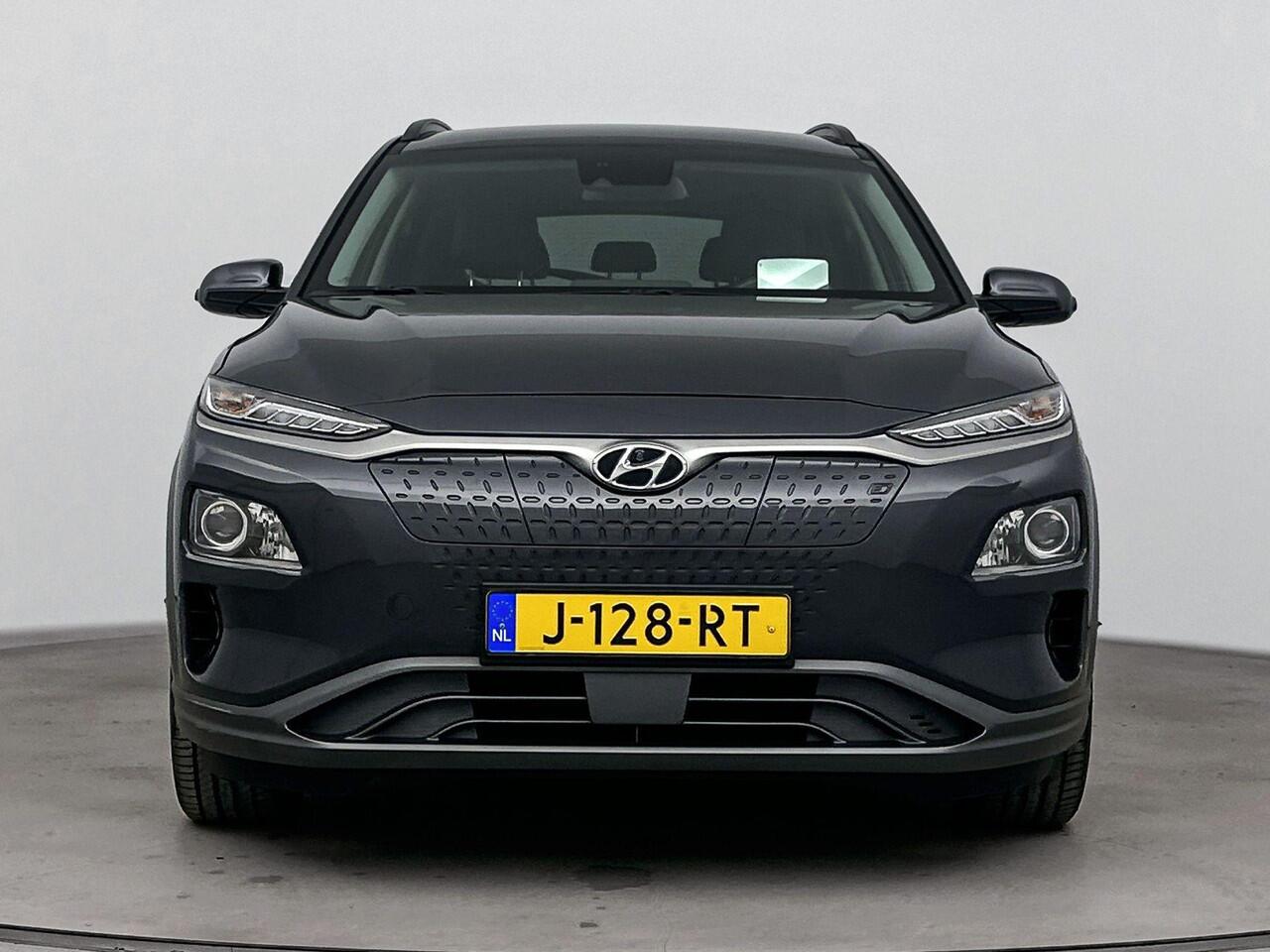 Hyundai Kona EV Fashion 64 kWh | Head Up Display | SOH 95.5% | Half Leder | Dode Hoek Detectie | Stoelverwarming & Verkoeling | Lane Assist |