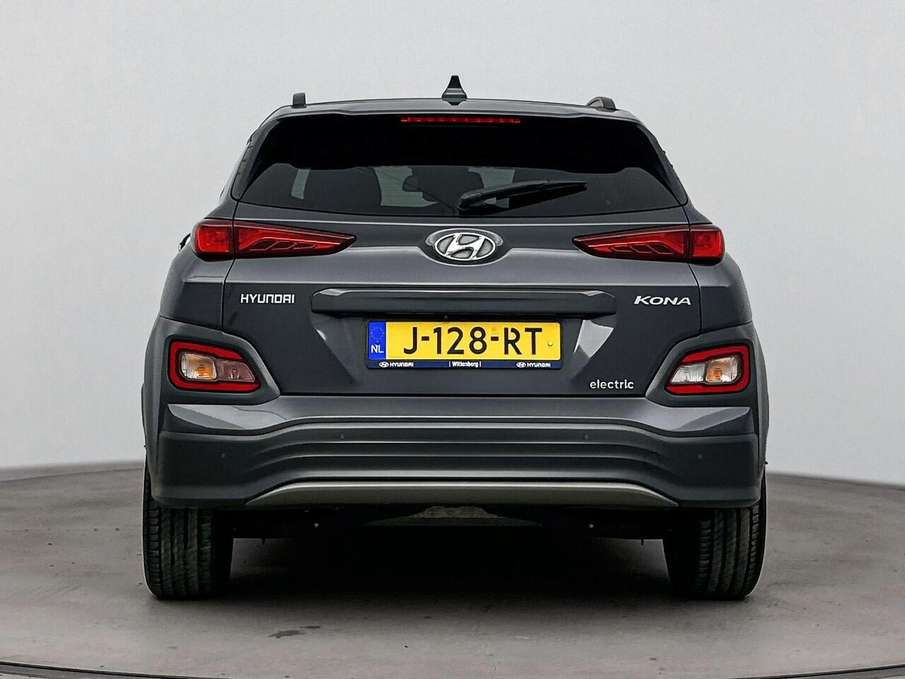 Hyundai Kona EV Fashion 64 kWh | Head Up Display | SOH 95.5% | Half Leder | Dode Hoek Detectie | Stoelverwarming & Verkoeling | Lane Assist |