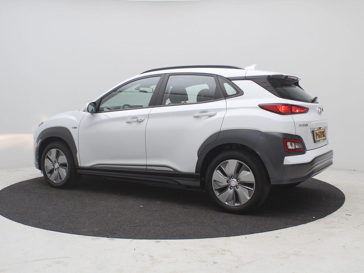Hyundai Kona EV Fashion 64 kWh / 482 KM WLTP / SOH 99,1% / Cruise Control / Climate Control / Achteruitrijcamera / Navigatie / Apple Carplay / Dealeronderhouden /