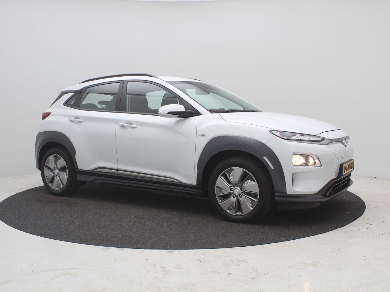 Hyundai Kona EV Fashion 64 kWh / 482 KM WLTP / SOH 99,1% / Cruise Control / Climate Control / Achteruitrijcamera / Navigatie / Apple Carplay / Dealeronderhouden /