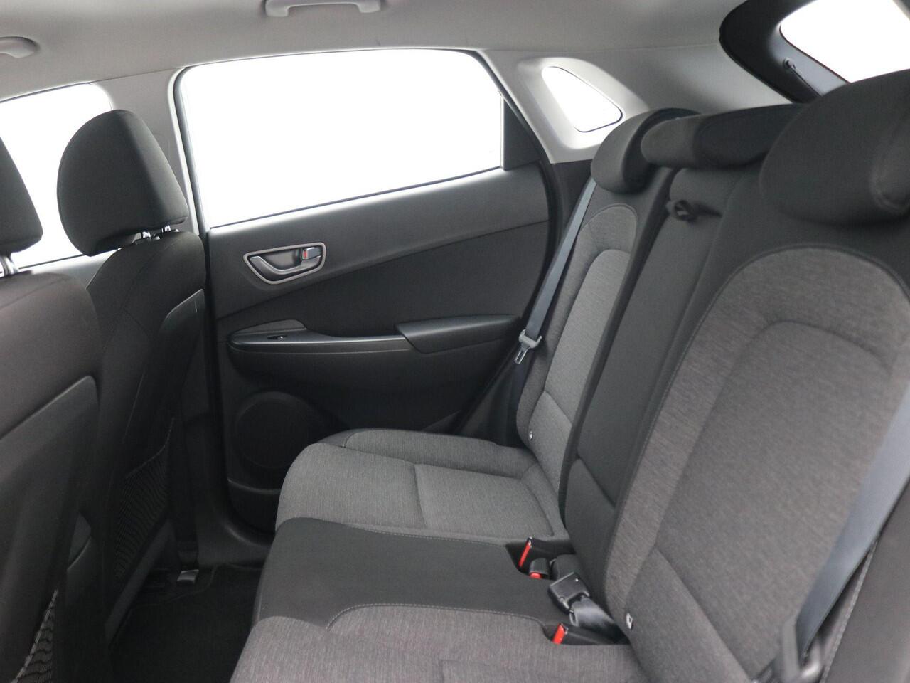 Hyundai Kona EV Fashion 64 kWh / 482 KM WLTP / SOH 99,1% / Cruise Control / Climate Control / Achteruitrijcamera / Navigatie / Apple Carplay / Dealeronderhouden /