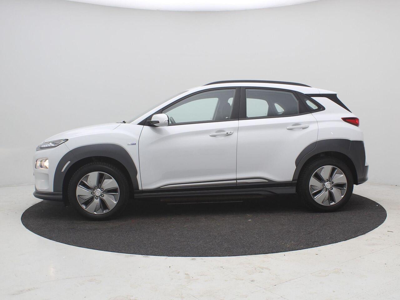 Hyundai Kona EV Fashion 64 kWh / 482 KM WLTP / SOH 99,1% / Cruise Control / Climate Control / Achteruitrijcamera / Navigatie / Apple Carplay / Dealeronderhouden /