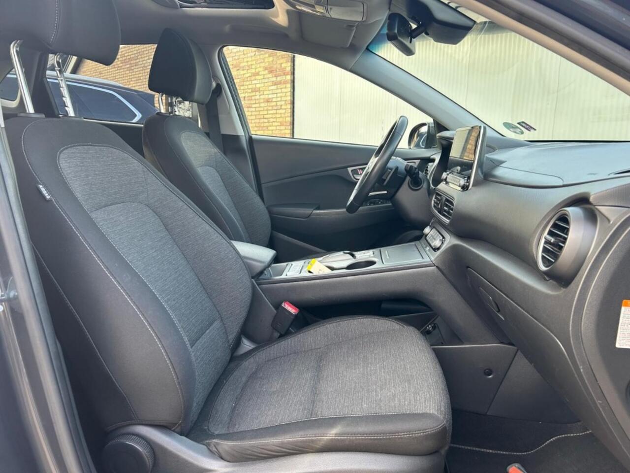 Hyundai Kona EV FASHION 64 KWH, Camera, Pano, HUD