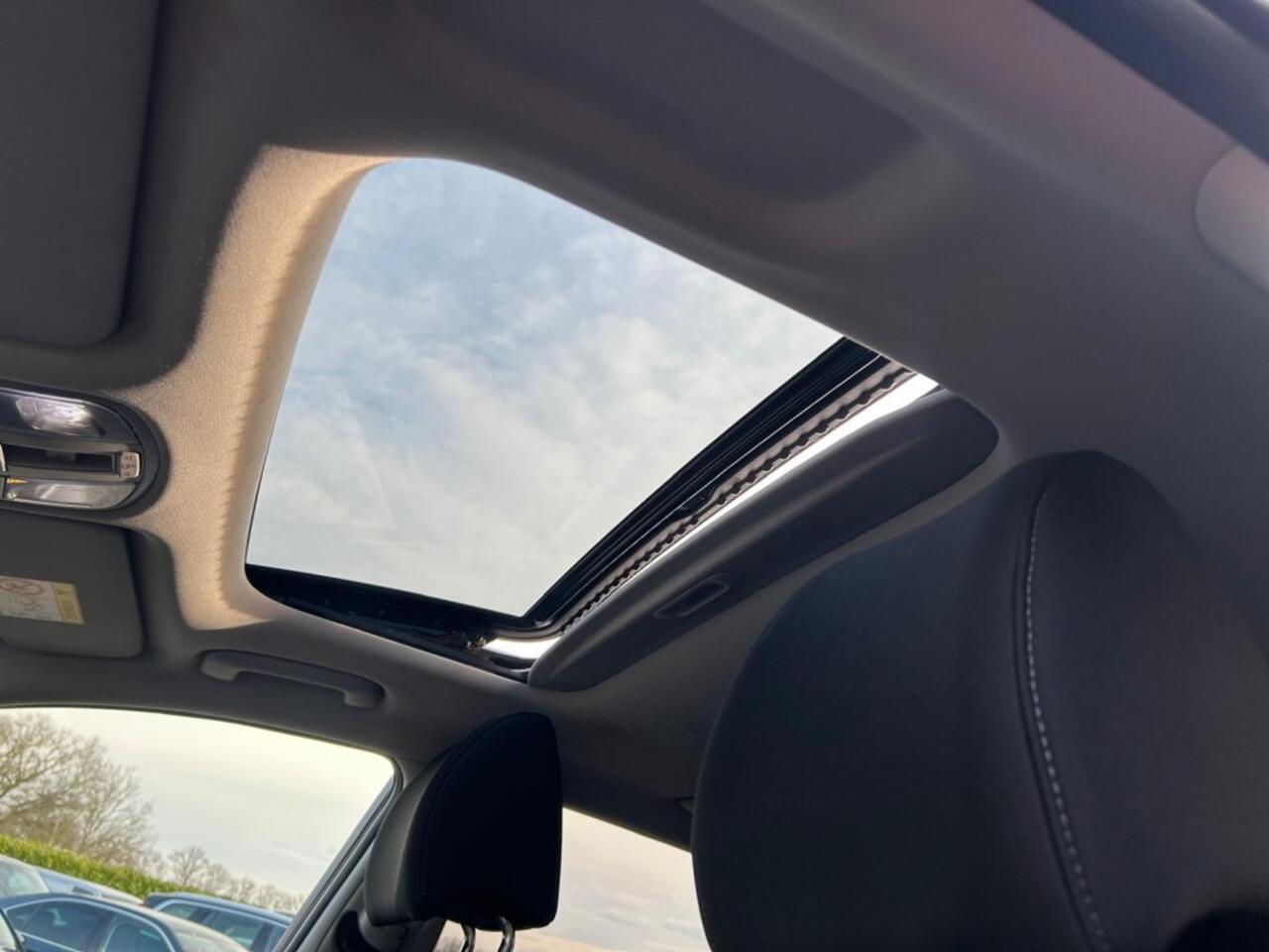 Hyundai Kona EV FASHION 64 KWH, Camera, Pano, HUD