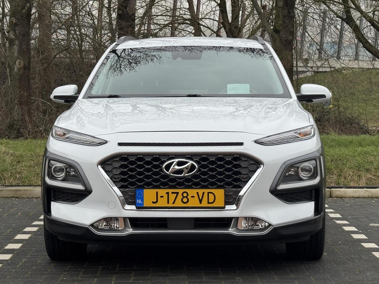 Hyundai Kona Premium 1.6 GDI HEV 140pk | LEDER | TREKHAAK | 18'' 2-TONE LMV | HEAD UP DISPLAY | ADAPTIVE CRUISE | STOELVERW. VOOR EN ACHTER | STUURVERW. | STOELVERKOELING |