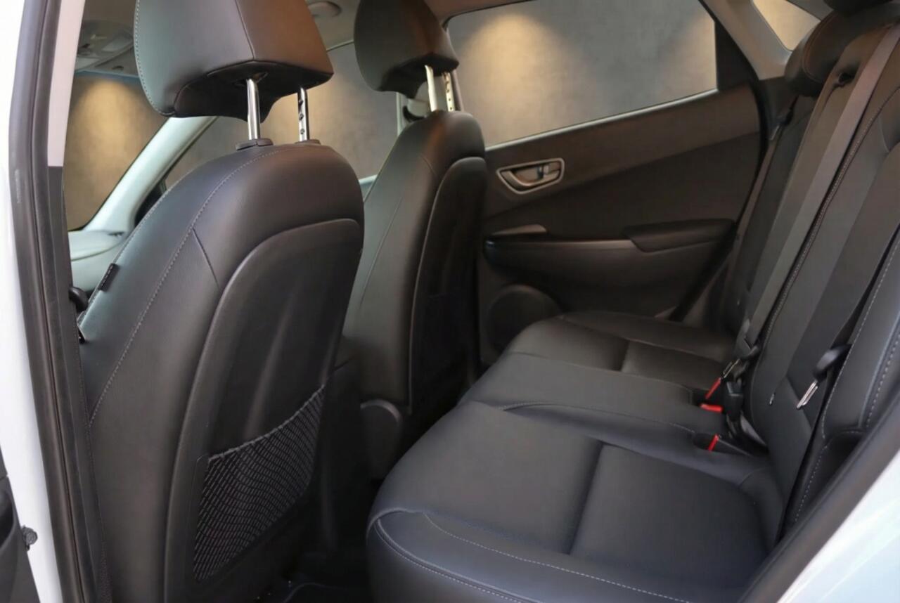 Hyundai Kona EV Limited 64 kWh 100% SOH l HUD l Leder l Elektrische Stoelen