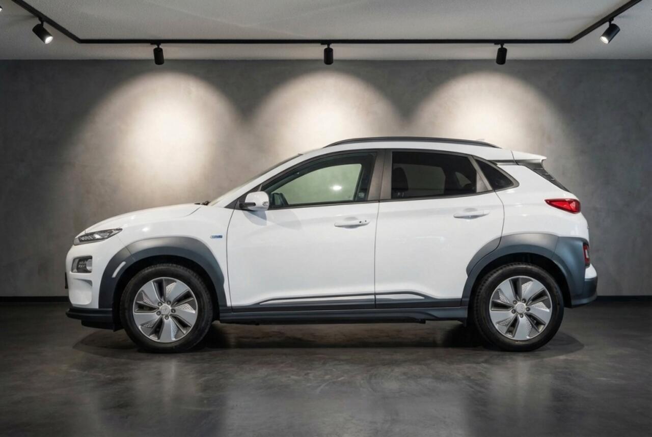Hyundai Kona EV Limited 64 kWh 100% SOH l HUD l Leder l Elektrische Stoelen