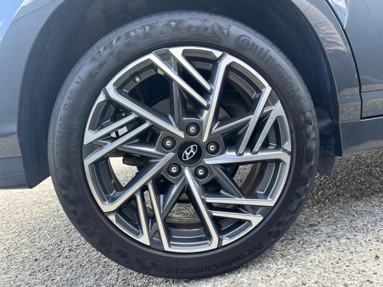 Hyundai Kona 1.0 T-GDI 120 PK N Line | Ingebouwde navigatiesysteem | Keyless entry | Camera 18'' | 2-Tone lmv |