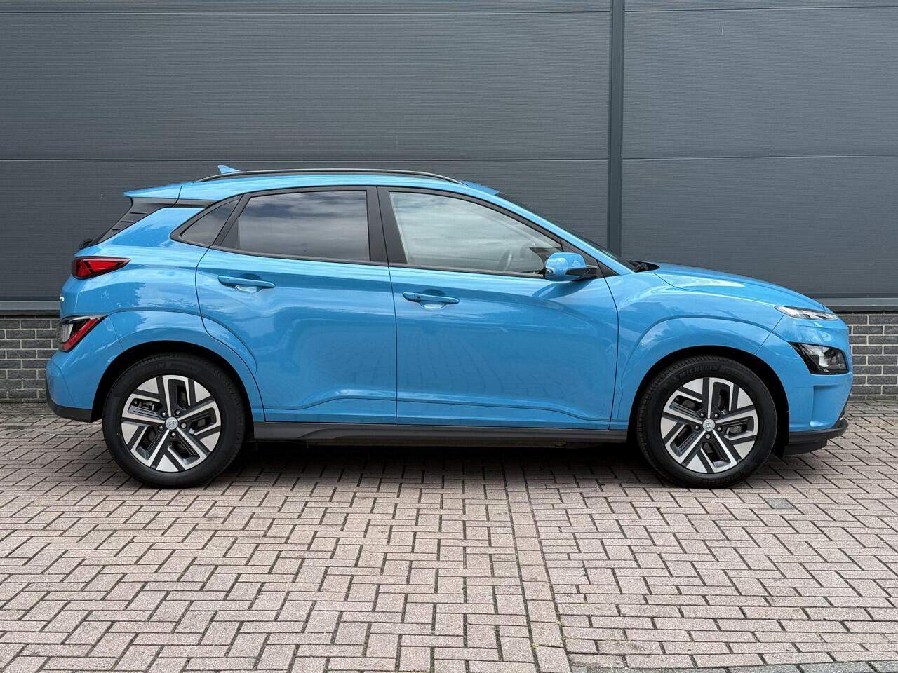 Hyundai Kona EV Fashion 64 kWh / Head-up display / Navigatie / Achteruitrij camera / Keyless / Apple carplay&Android auto /