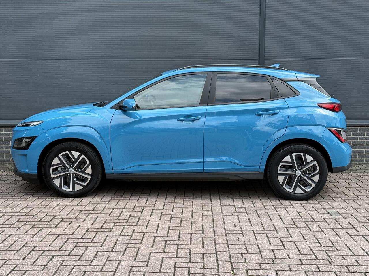 Hyundai Kona EV Fashion 64 kWh / Head-up display / Navigatie / Achteruitrij camera / Keyless / Apple carplay&Android auto /