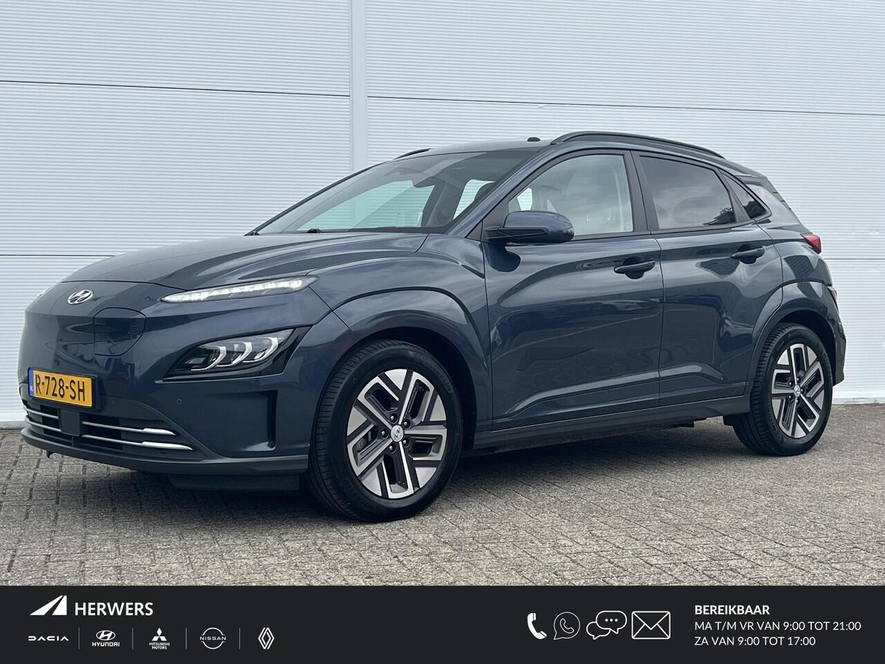 Hyundai Kona EV Fashion Sky 64 kWh /Apple Carplay/Android Auto/ cruise control adaptief met Stop&Go/ elektrisch glazen schuif-/kanteldak/ metaalkleur (¤ 695) V7U - Surfy Blue Metallic/