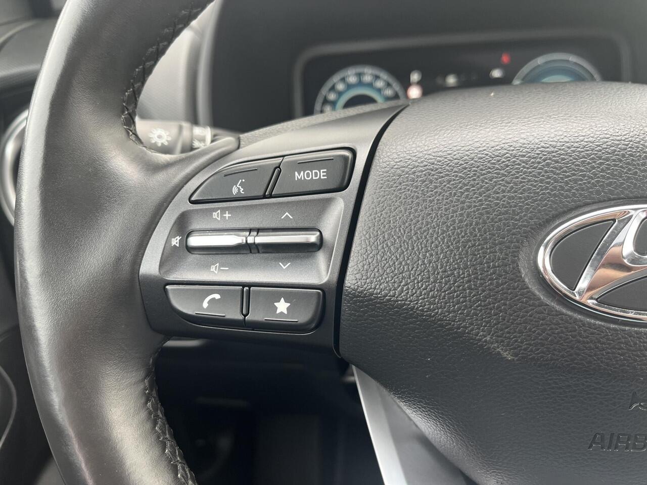 Hyundai Kona EV Fashion Sky 64 kWh /Apple Carplay/Android Auto/ cruise control adaptief met Stop&Go/ elektrisch glazen schuif-/kanteldak/ metaalkleur (¤ 695) V7U - Surfy Blue Metallic/