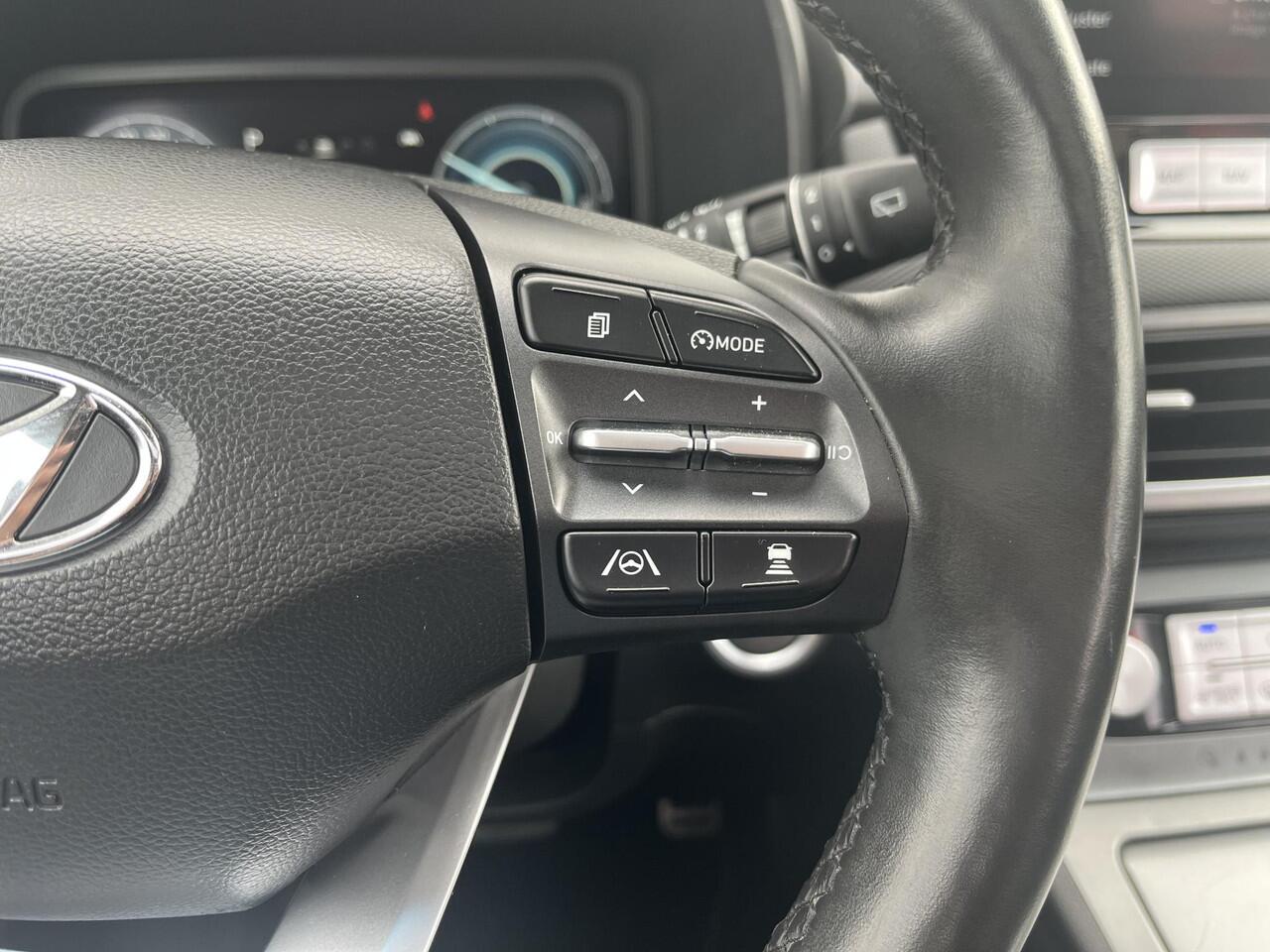 Hyundai Kona EV Fashion Sky 64 kWh /Apple Carplay/Android Auto/ cruise control adaptief met Stop&Go/ elektrisch glazen schuif-/kanteldak/ metaalkleur (¤ 695) V7U - Surfy Blue Metallic/