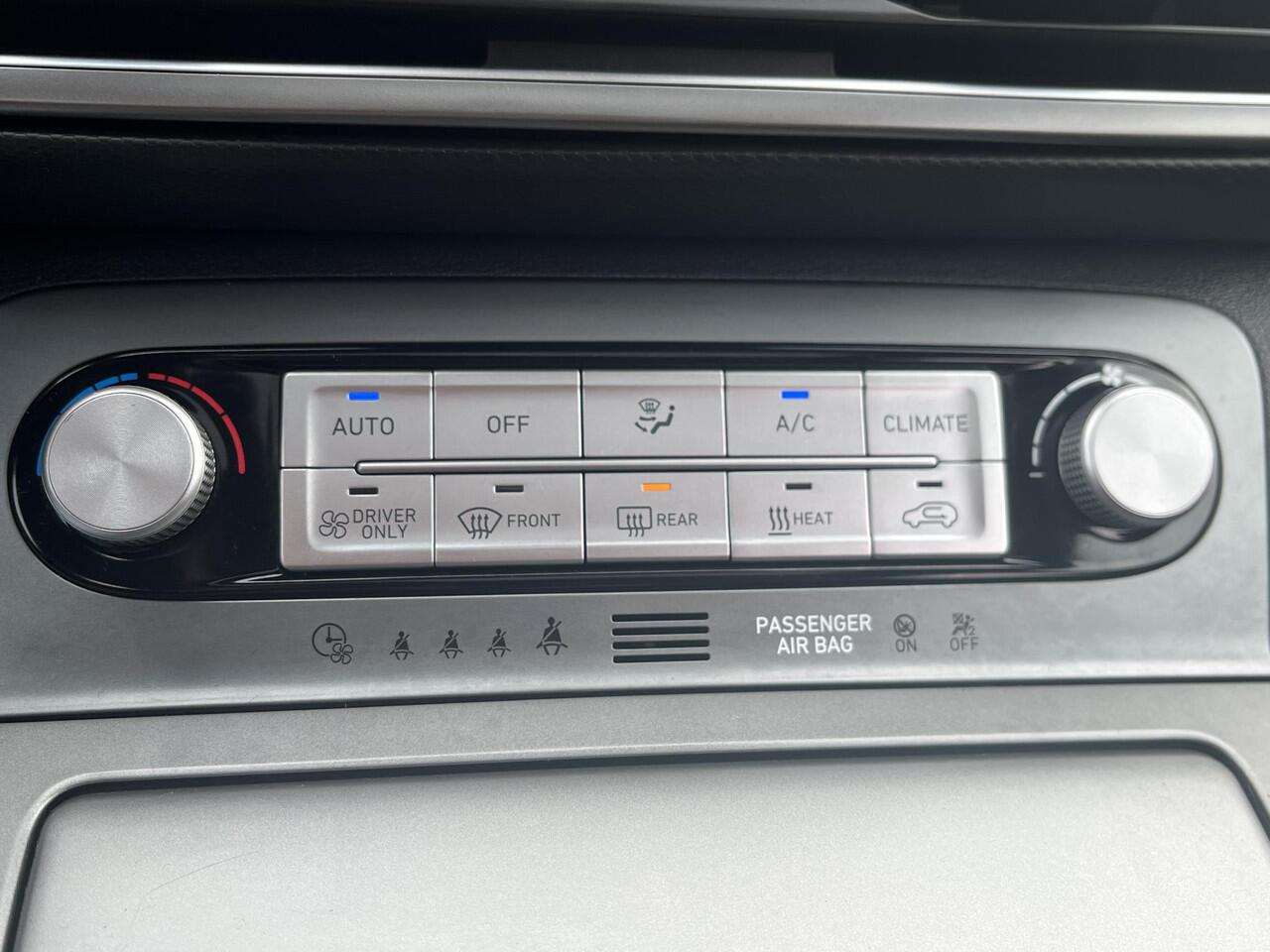 Hyundai Kona EV Fashion Sky 64 kWh /Apple Carplay/Android Auto/ cruise control adaptief met Stop&Go/ elektrisch glazen schuif-/kanteldak/ metaalkleur (¤ 695) V7U - Surfy Blue Metallic/