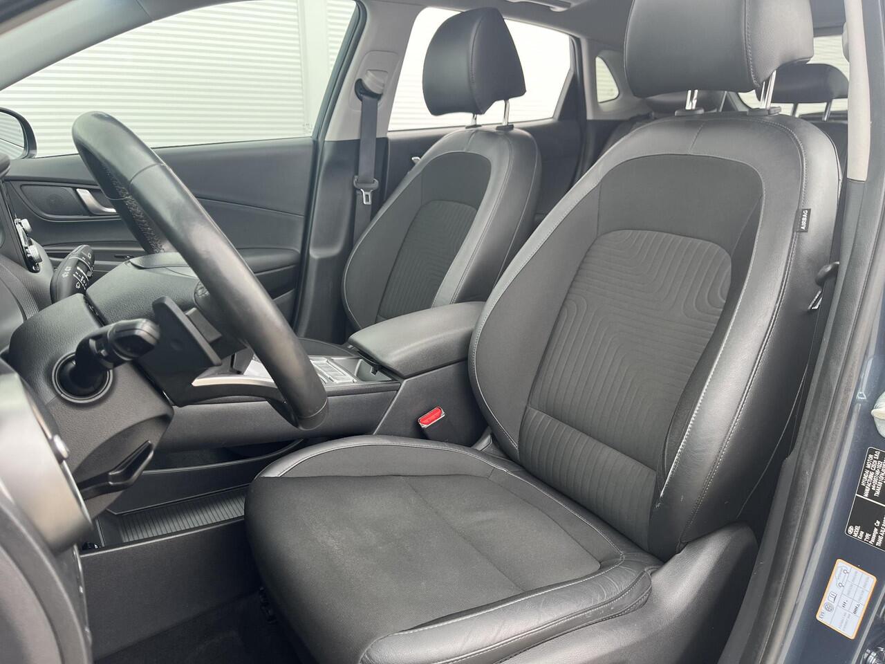Hyundai Kona EV Fashion Sky 64 kWh /Apple Carplay/Android Auto/ cruise control adaptief met Stop&Go/ elektrisch glazen schuif-/kanteldak/ metaalkleur (¤ 695) V7U - Surfy Blue Metallic/