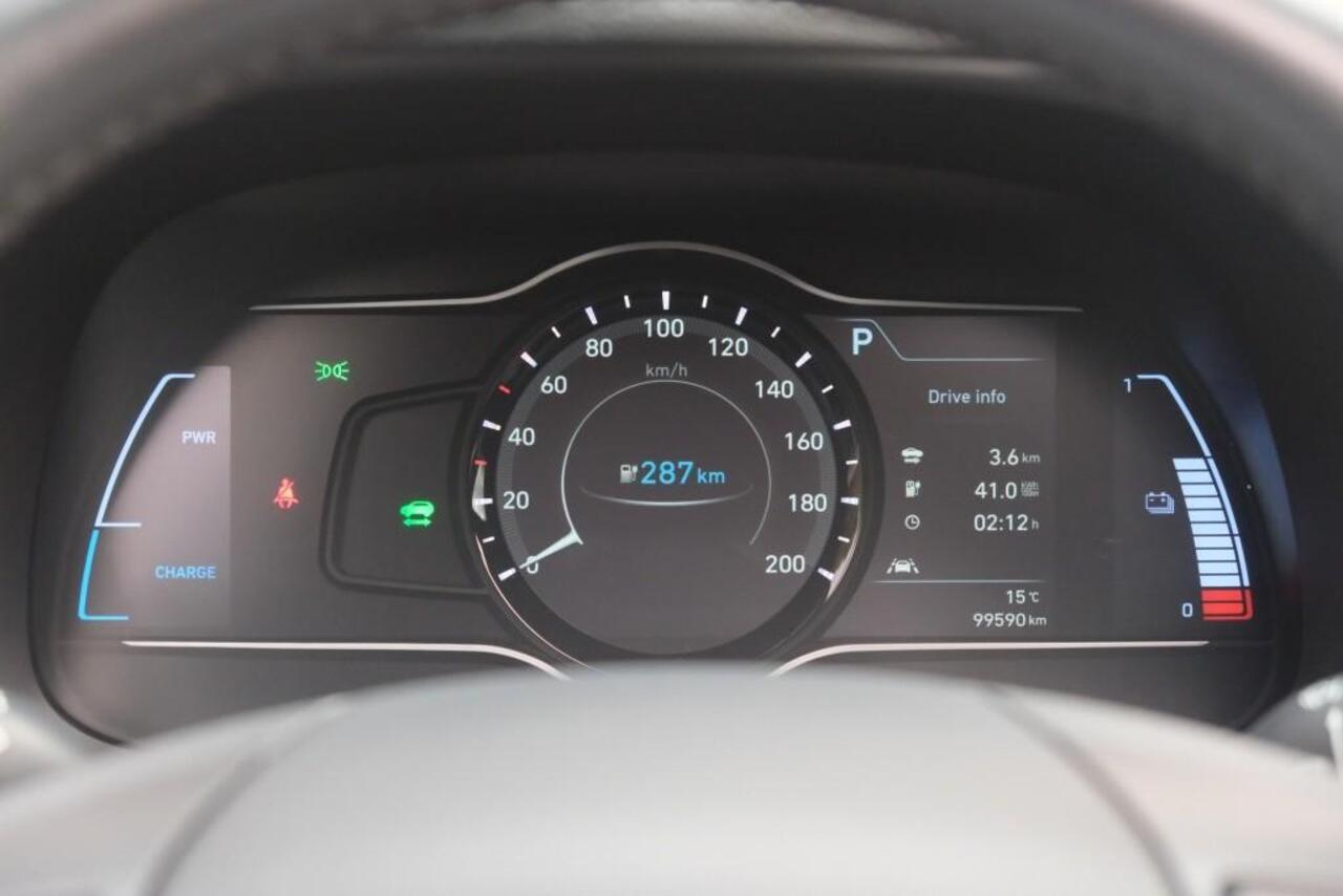 Hyundai Kona EV 64 kWh 204pk Fashion | Navi | App Connect | Climate | Adaptive Cruise | Schuif-/kanteldak | Head-up Display | Camera | Keyless