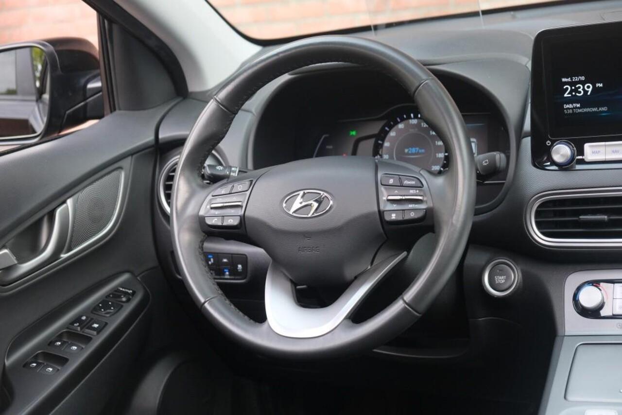 Hyundai Kona EV 64 kWh 204pk Fashion | Navi | App Connect | Climate | Adaptive Cruise | Schuif-/kanteldak | Head-up Display | Camera | Keyless
