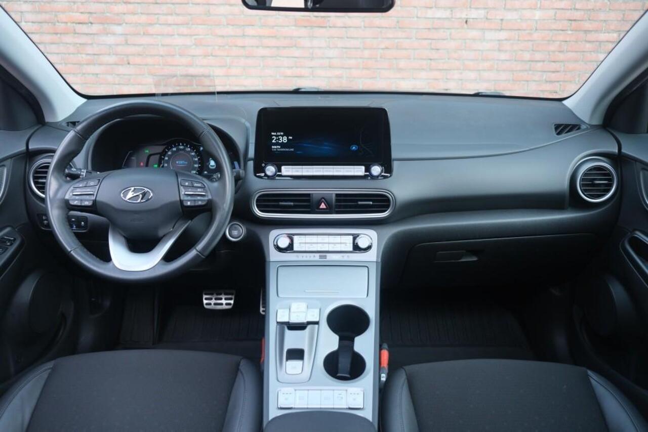 Hyundai Kona EV 64 kWh 204pk Fashion | Navi | App Connect | Climate | Adaptive Cruise | Schuif-/kanteldak | Head-up Display | Camera | Keyless