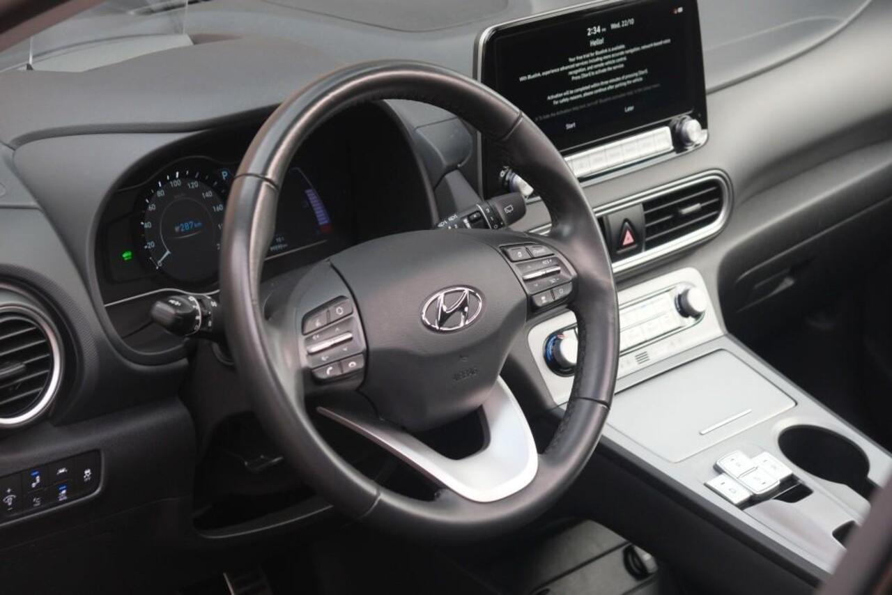 Hyundai Kona EV 64 kWh 204pk Fashion | Navi | App Connect | Climate | Adaptive Cruise | Schuif-/kanteldak | Head-up Display | Camera | Keyless