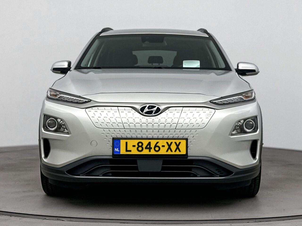 Hyundai Kona EV Fashion 64 kWh | Warmte pomp | Navigatie | Dodehoek detectie | Parkeersensor achter | Apple Carplay Android Auto |