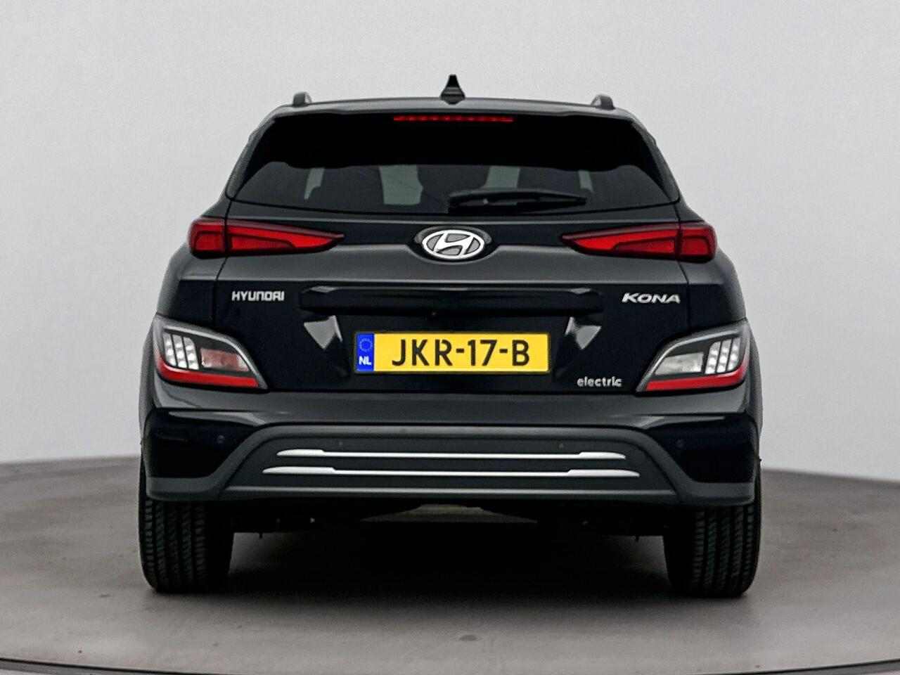 Hyundai Kona EV Fashion 64 kWh | Black line | Stoel verwarming| Navigatie | Apple Carplay Android Auto | Soh 97,2% |
