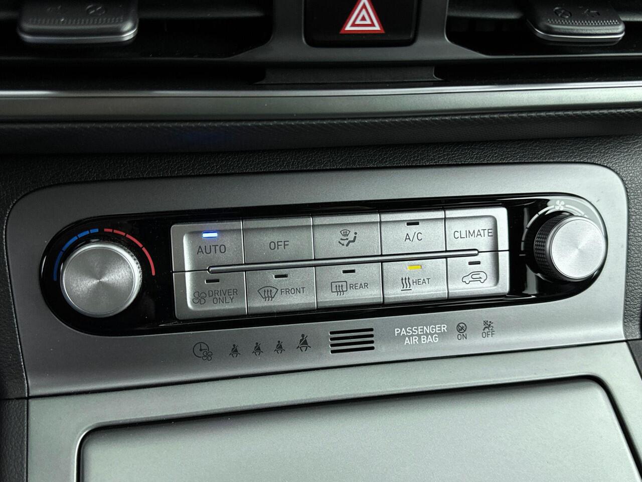 Hyundai Kona EV Fashion 64 kWh | Black line | Stoel verwarming| Navigatie | Apple Carplay Android Auto | Soh 97,2% |