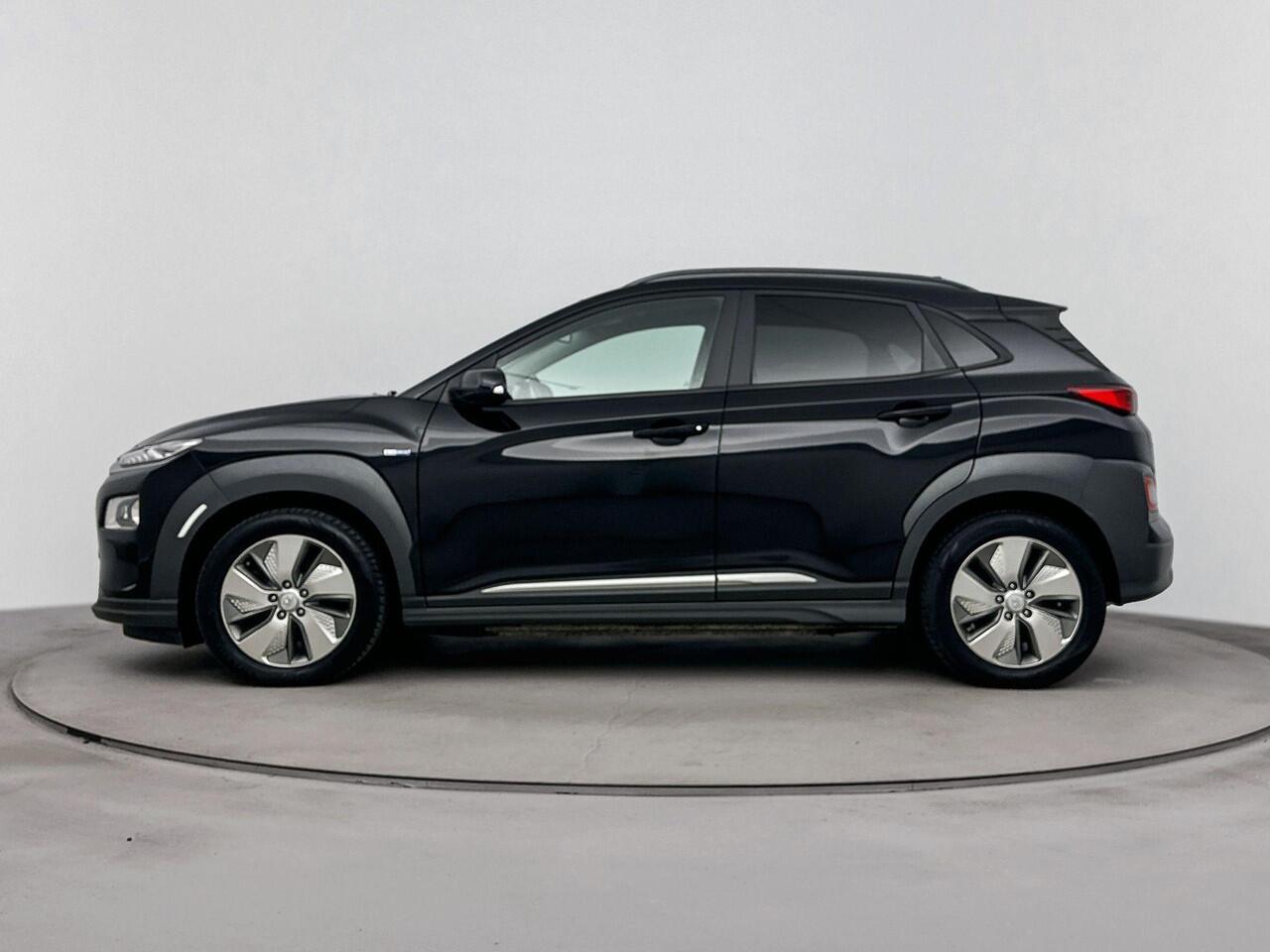 Hyundai Kona EV Comfort Smart 64 kWh | Navigatie met Apple Carplay/Android Auto | Warmtepomp | Stoel en stuurwiel verwarming | climate control | Soh 95,3% |