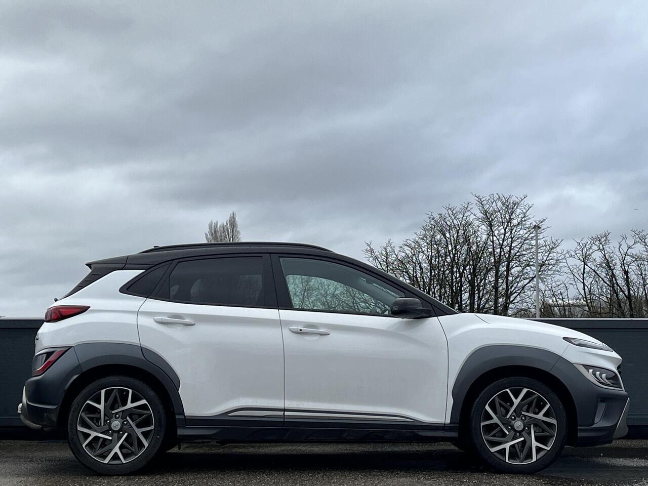 Hyundai Kona 1.6 GDI HEV Premium | Lederen bekleding | Trekhaak | 18'' 2-tone Lmv | Head up display | Adaptieve cruisecontrol |