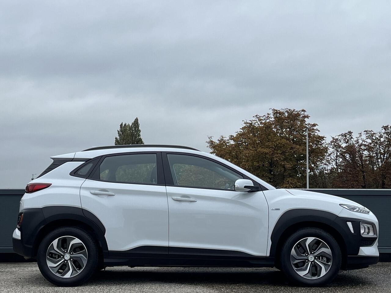 Hyundai Kona Comfort 1.6 GDI HEV 105pk AUTOMAAT | APPLE CARPLAY / ANDROID AUTO | CAMERA | 16'' BI-COLOR LM-VELGEN |