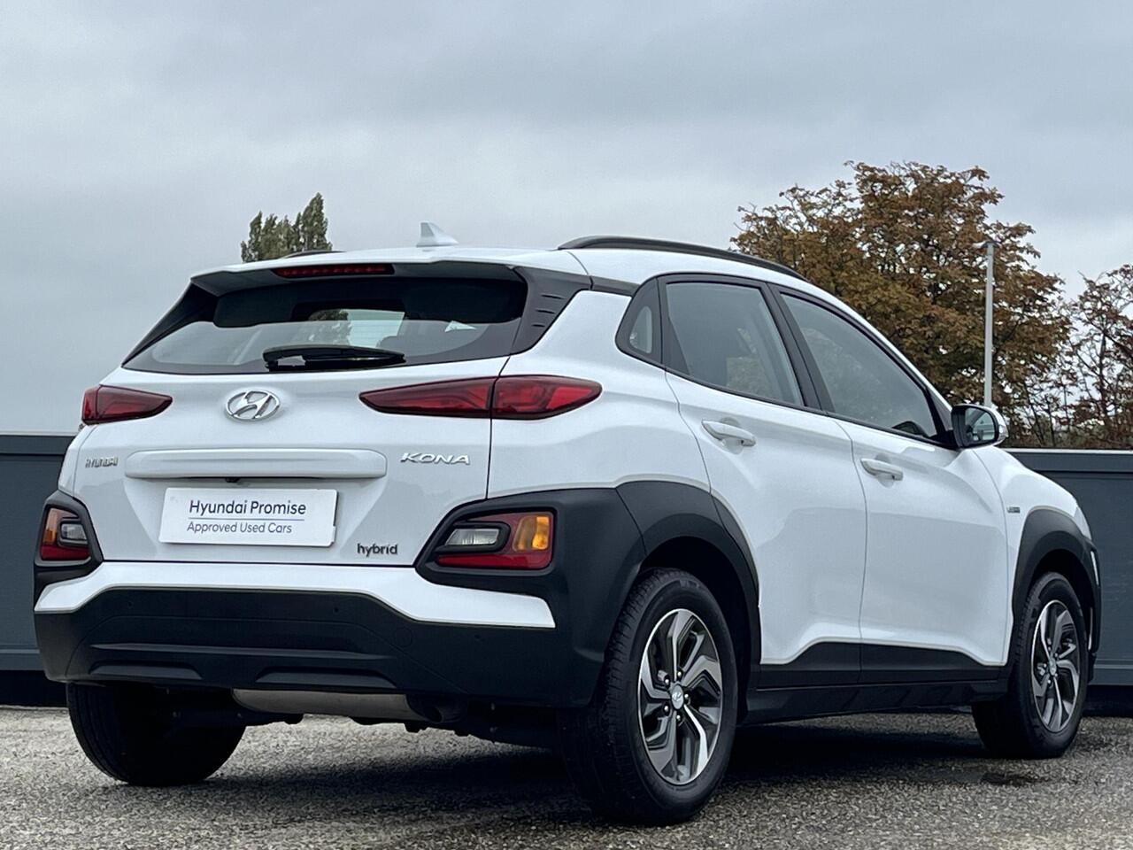 Hyundai Kona Comfort 1.6 GDI HEV 105pk AUTOMAAT | APPLE CARPLAY / ANDROID AUTO | CAMERA | 16'' BI-COLOR LM-VELGEN |
