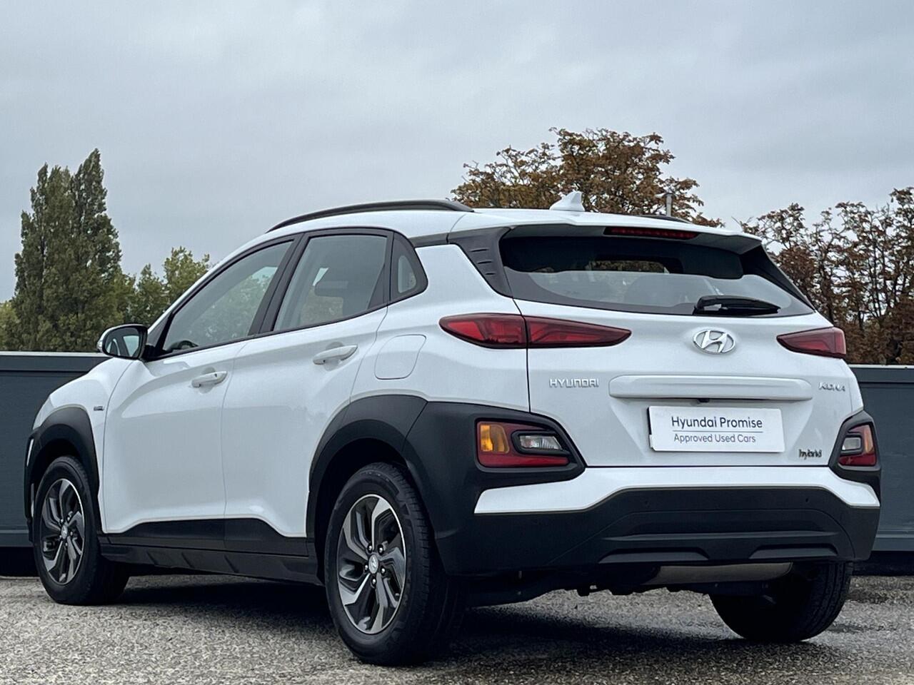 Hyundai Kona Comfort 1.6 GDI HEV 105pk AUTOMAAT | APPLE CARPLAY / ANDROID AUTO | CAMERA | 16'' BI-COLOR LM-VELGEN |