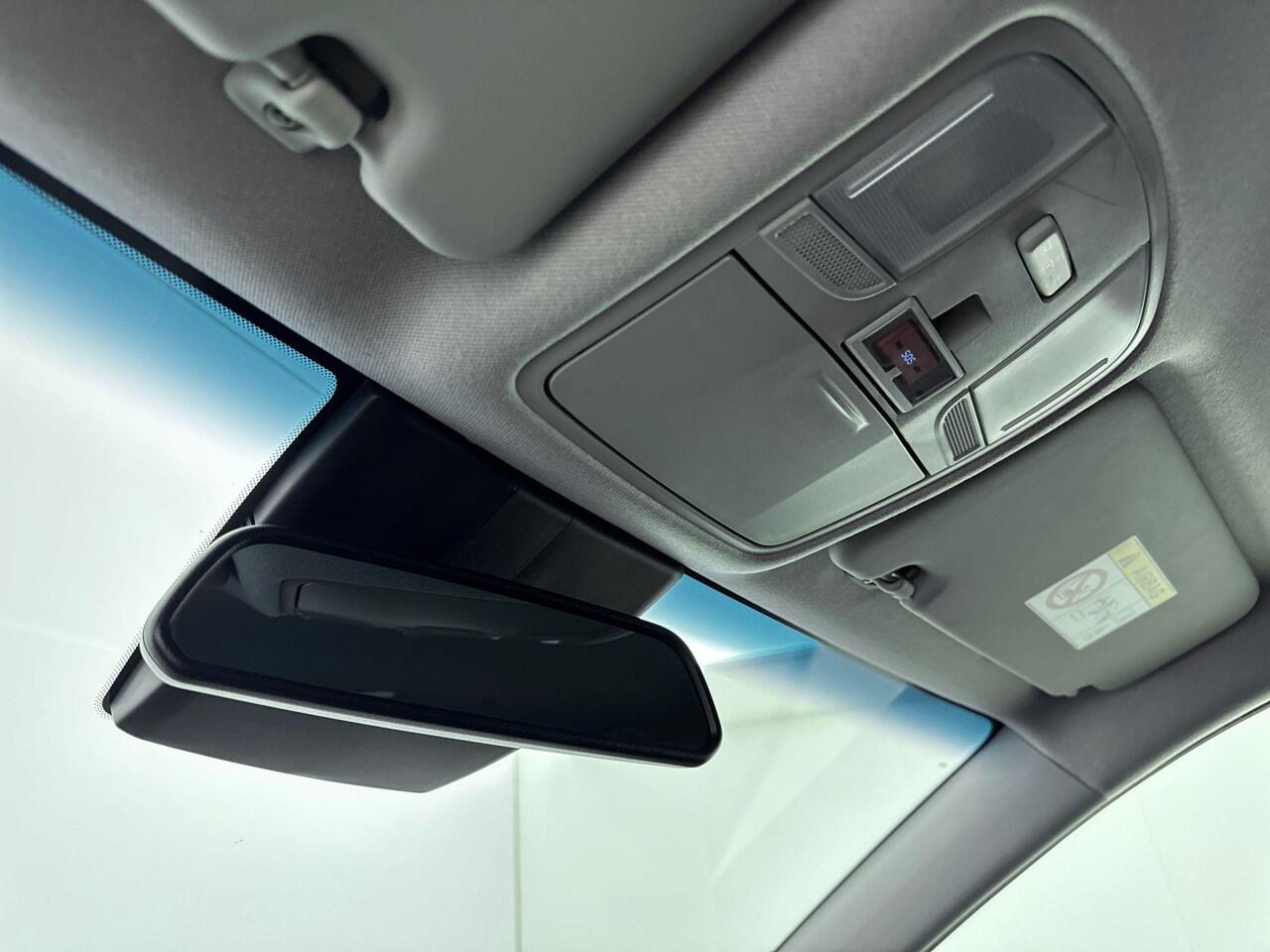 Hyundai Kona EV Fashion 64 kWh | Warmte pomp | Navigatie | Dodehoek detectie | Parkeersensor achter | Apple Carplay Android Auto |