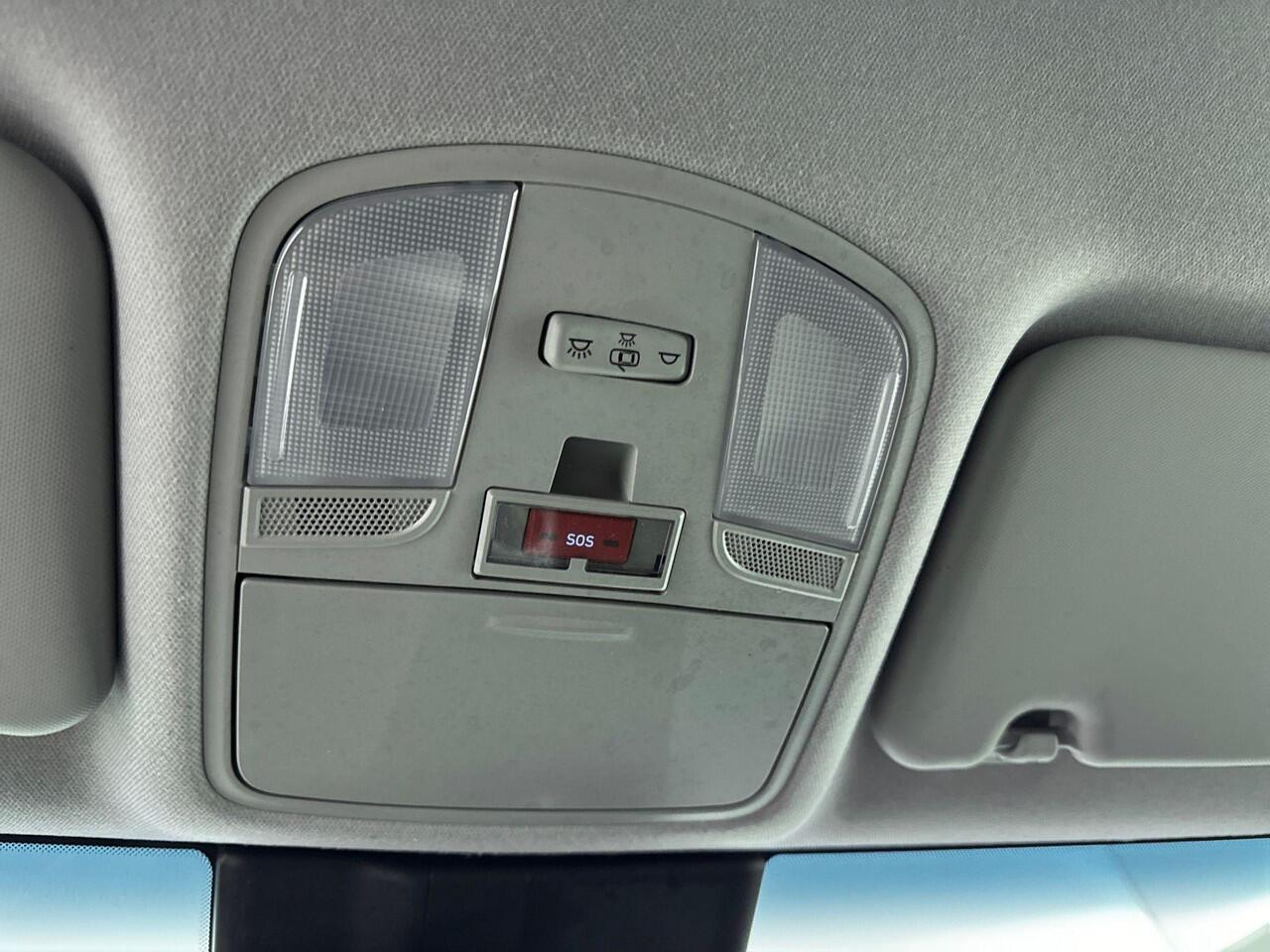 Hyundai Kona EV Comfort Smart 64 kWh | Navigatie met Apple Carplay/Android Auto | Warmtepomp | Stoel en stuurwiel verwarming | climate control | Soh 95,3% |