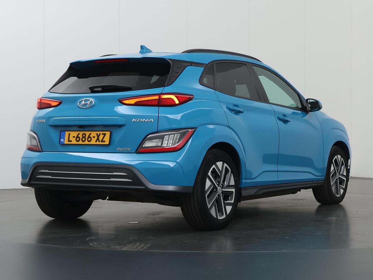 Hyundai Kona EV Limited Sky 64 kWh | SOH 93,2% | Nieuw Model! | Panoramadak | HUD | Parkeercamera | Cruise Control Adaptief | Stoelverwarming/ventilatie | Krell Audio | Keyless Entry/Go | Apple Carplay/Android Auto |