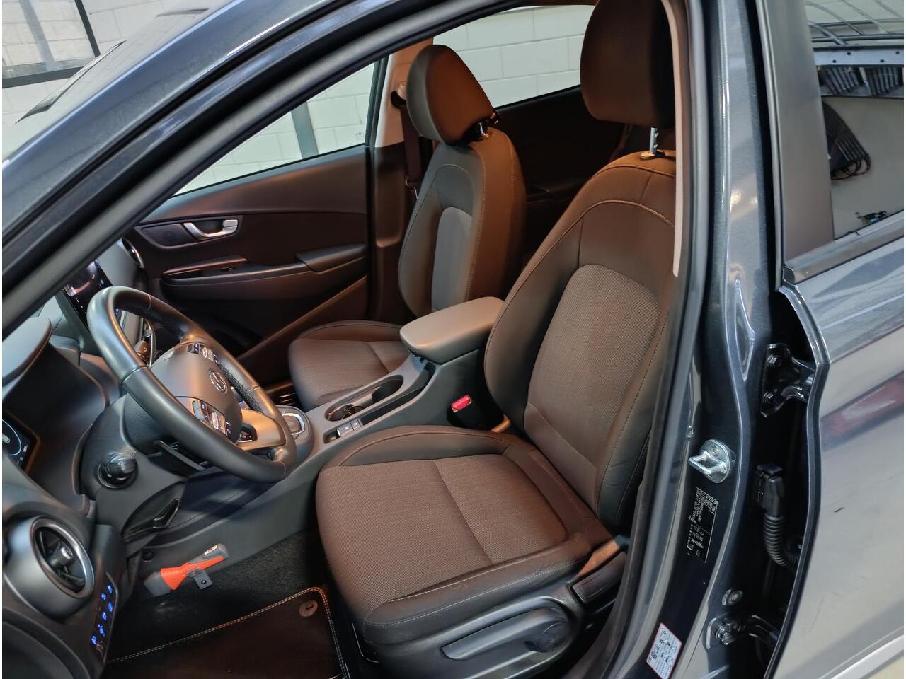 Hyundai Kona 1.6 GDI HEV Fashion Sky Schuifdak | Lmv | Automaat | Navi